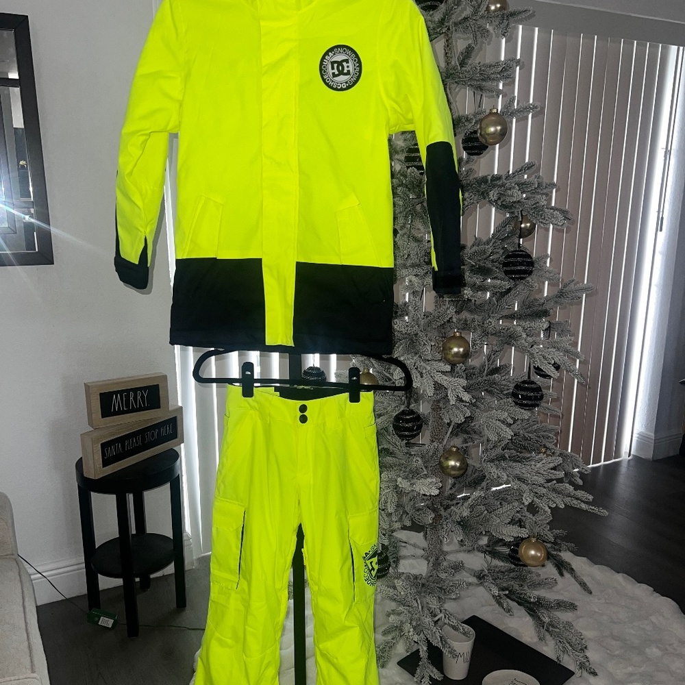 Youth DC Blockade Snowboard Jacket Ski Pants Set, Safety Yellow Neon XS / 8, 10K